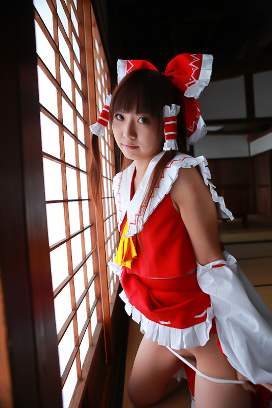 [Cosplay] Reimu Hakurei with dildo and toys - Touhou Project Cosplay